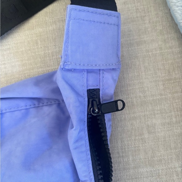 Baggu Medium Crescent Bag in Bluebell - Picture 4 of 5